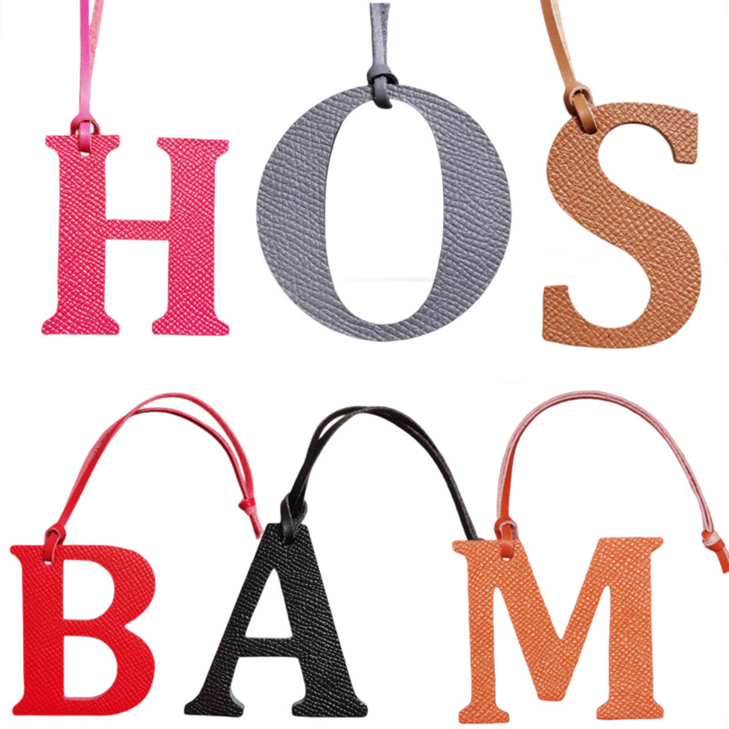Monogram Keychain Leather - ขายส่งของแท้หนังธรรมชาติ Initial Capital ตัวอักษรภาษาอังกฤษพวงกุญแจพวงกุญแจห้อยกระเป๋าสุภาพสตรีกระเป๋าสุภาพสตรี Charm