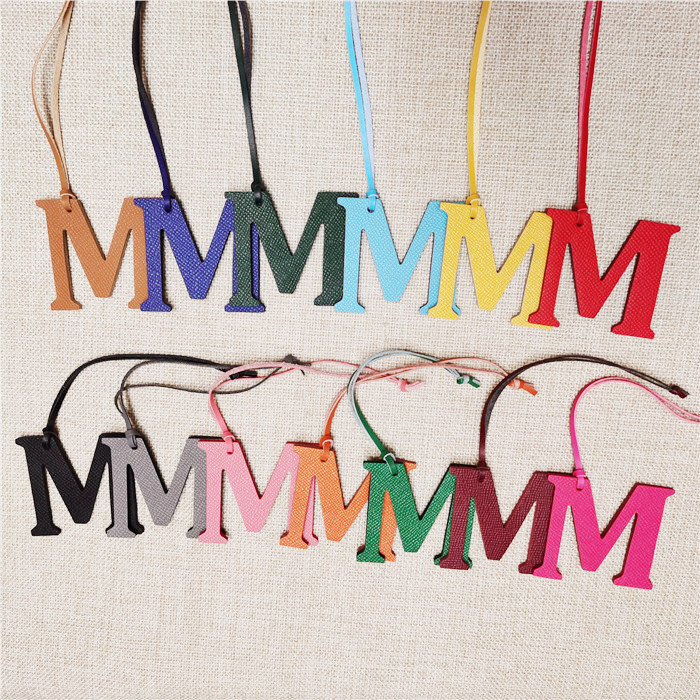 ขายส่งของแท้หนังธรรมชาติ Initi - Monogram Keychain Leather บทวิจารณ์และราคา