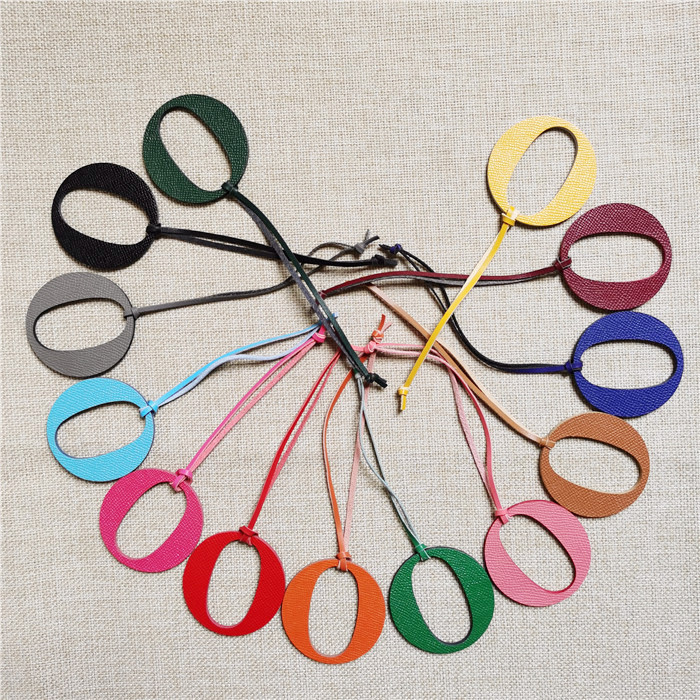 ขายส่งของแท้หนังธรรมชาติ Initi - Monogram Keychain Leather บทวิจารณ์และราคา