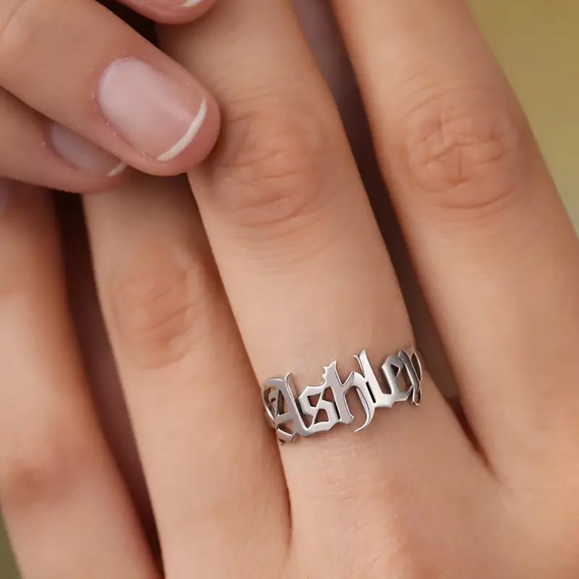 CUSTOM GOLD แหวนผู้หญิงแหวนโกธ - Initial Ring Custom บทวิจารณ์และราคา